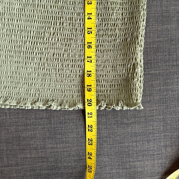 Blousology | Green Smocked Long Sleeve Blouse | Size M - Picture 5 of 6